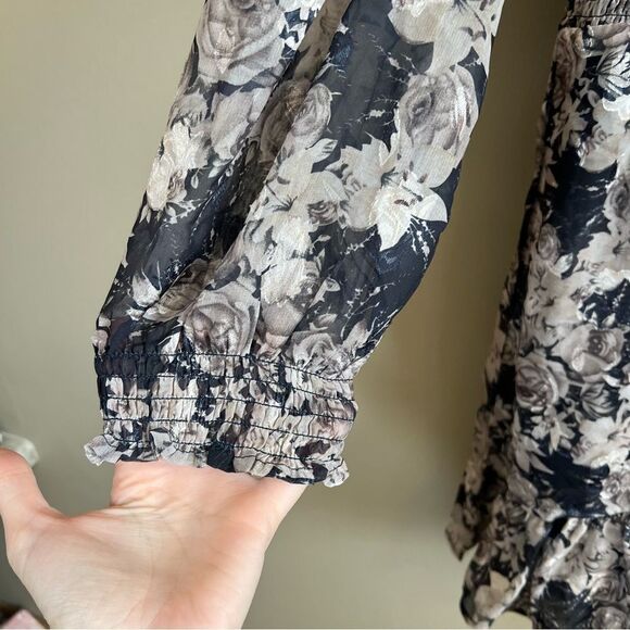 ✨ Dizzy Lizzy Women’s Gray Floral Mini Dress Large - Picture 5 of 12